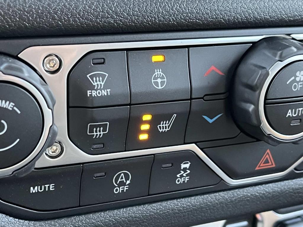 new 2025 Jeep Wrangler car, priced at $46,238