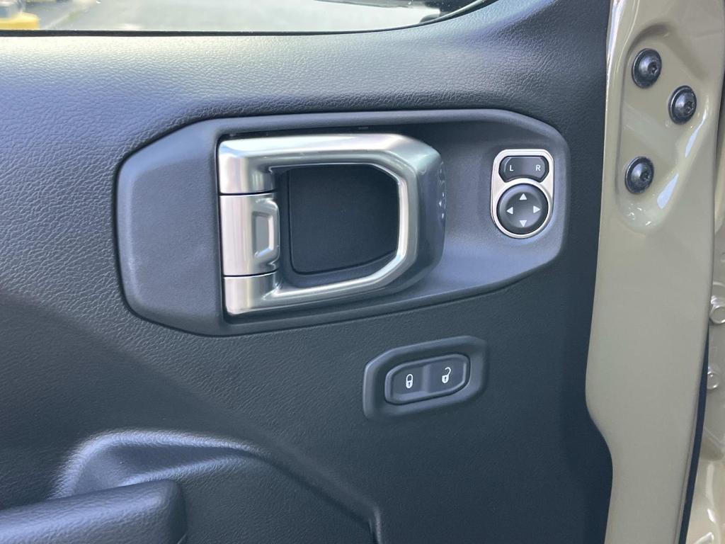 new 2025 Jeep Wrangler car, priced at $46,238