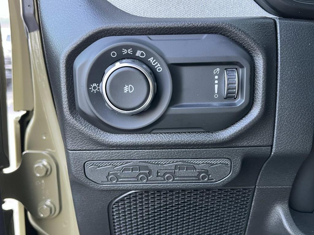 new 2025 Jeep Wrangler car, priced at $46,238