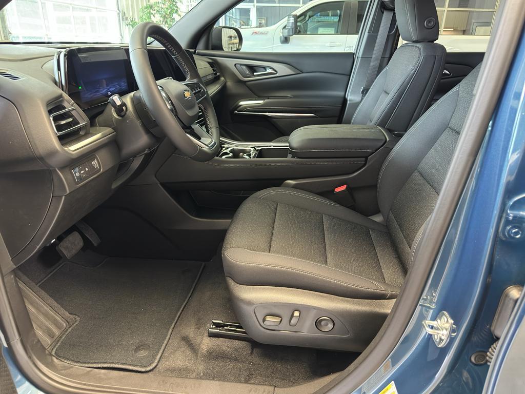 new 2025 Chevrolet Traverse car, priced at $42,195