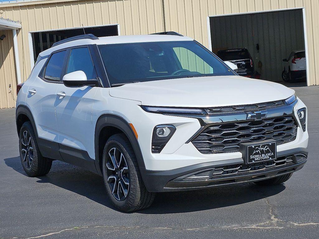 new 2025 Chevrolet TrailBlazer car, priced at $32,475