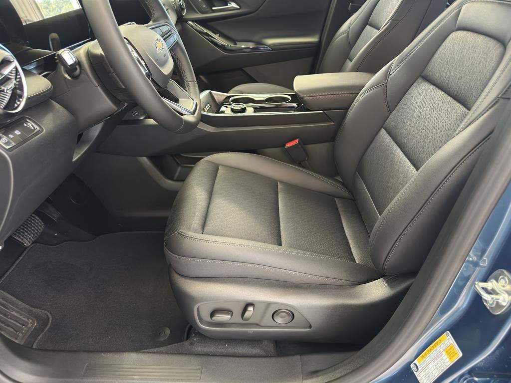 new 2026 Chevrolet Equinox car, priced at $32,085