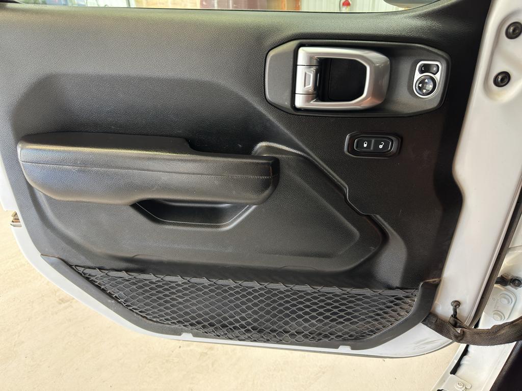 used 2020 Jeep Gladiator car, priced at $33,384
