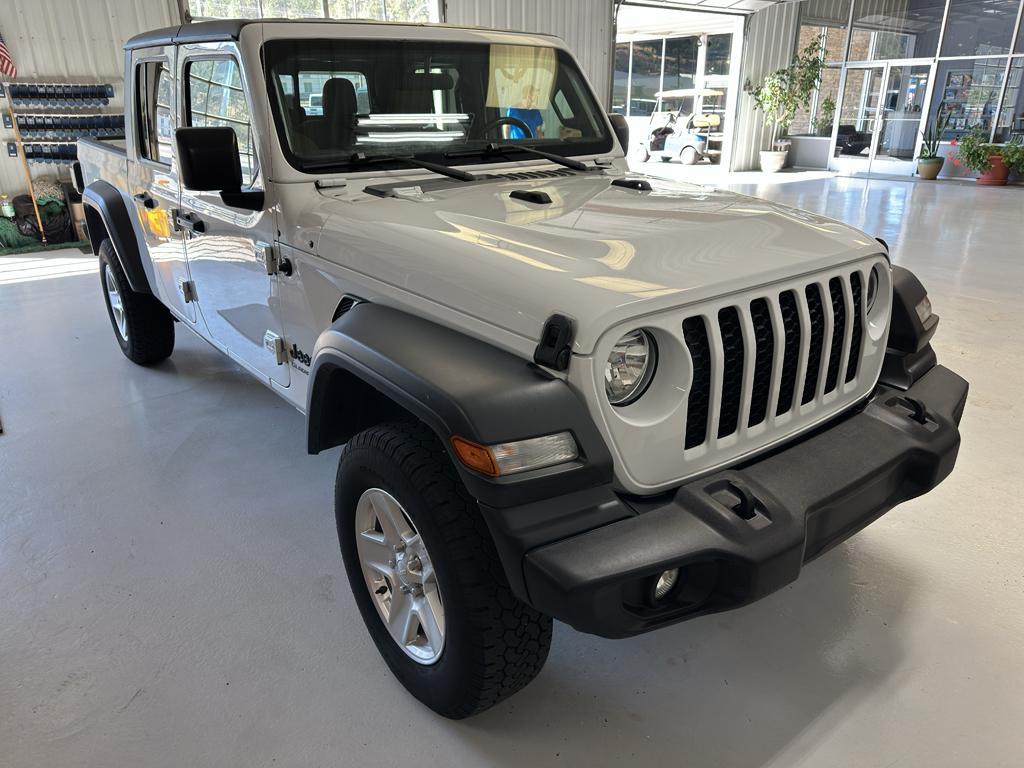 used 2020 Jeep Gladiator car, priced at $33,384
