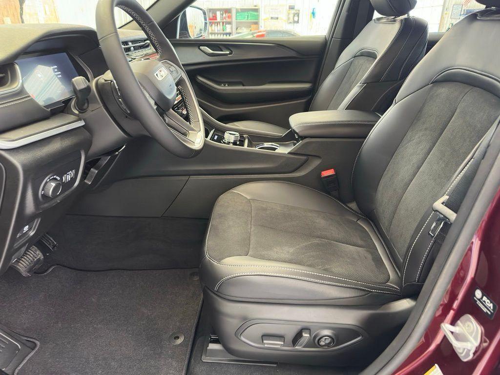 new 2025 Jeep Grand Cherokee car, priced at $49,370