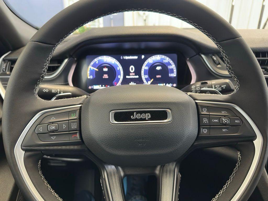 new 2025 Jeep Grand Cherokee car, priced at $49,370