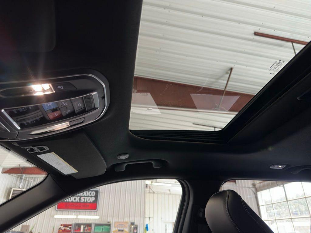new 2025 Jeep Grand Cherokee car, priced at $49,370