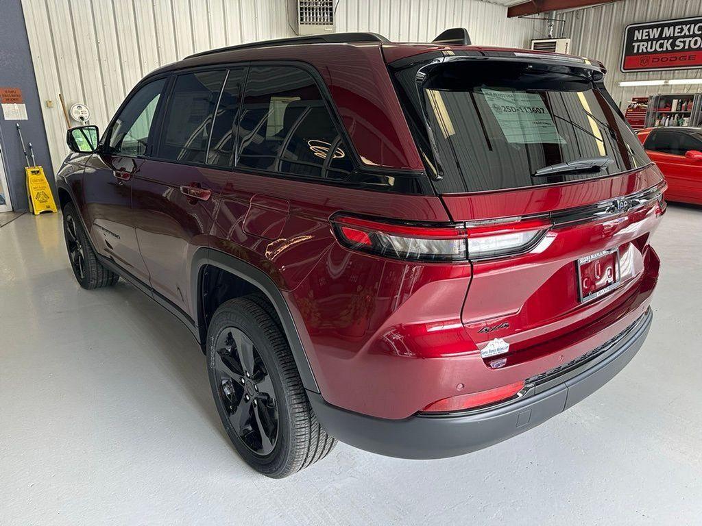 new 2025 Jeep Grand Cherokee car, priced at $49,370