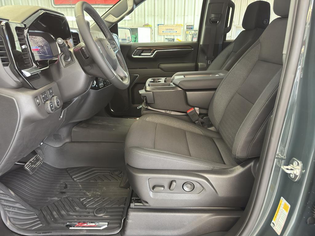 new 2025 Chevrolet Silverado 1500 car, priced at $61,400