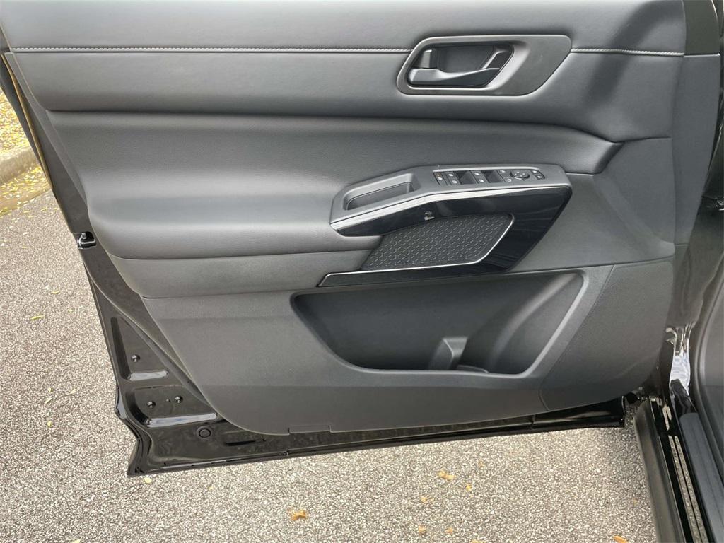 new 2025 Nissan Pathfinder car, priced at $34,983