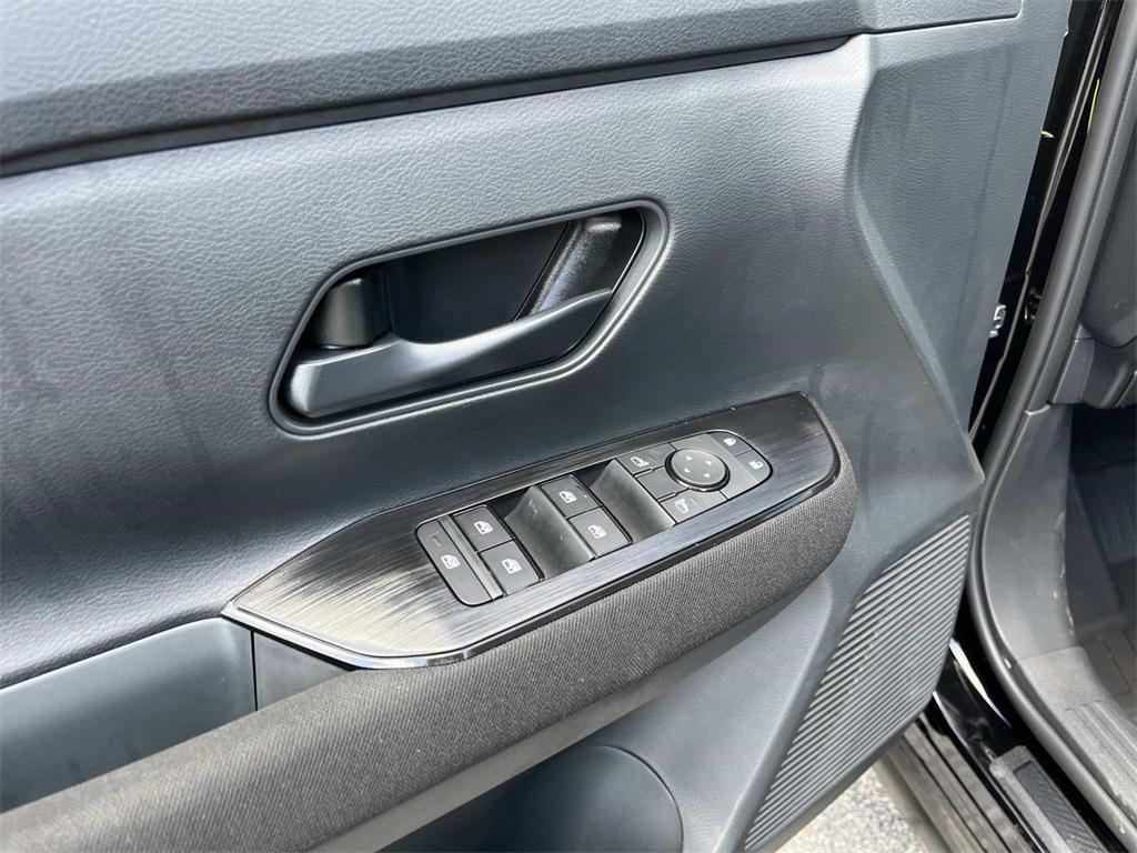 new 2025 Nissan Kicks car, priced at $22,188