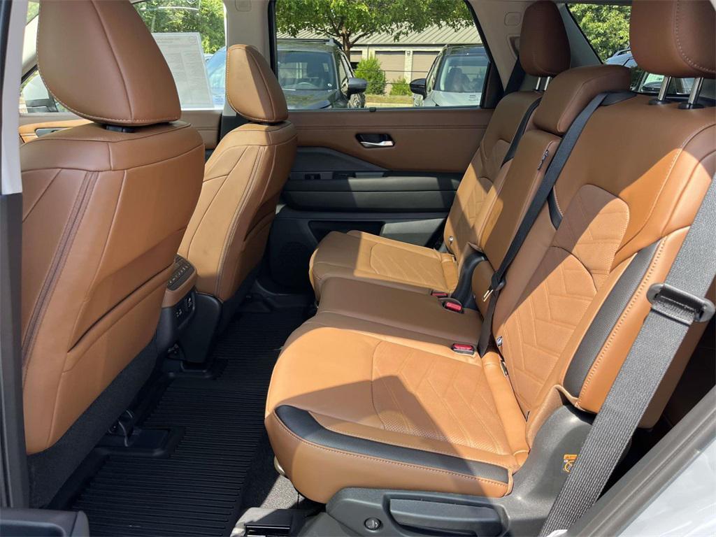 new 2025 Nissan Pathfinder car, priced at $44,732