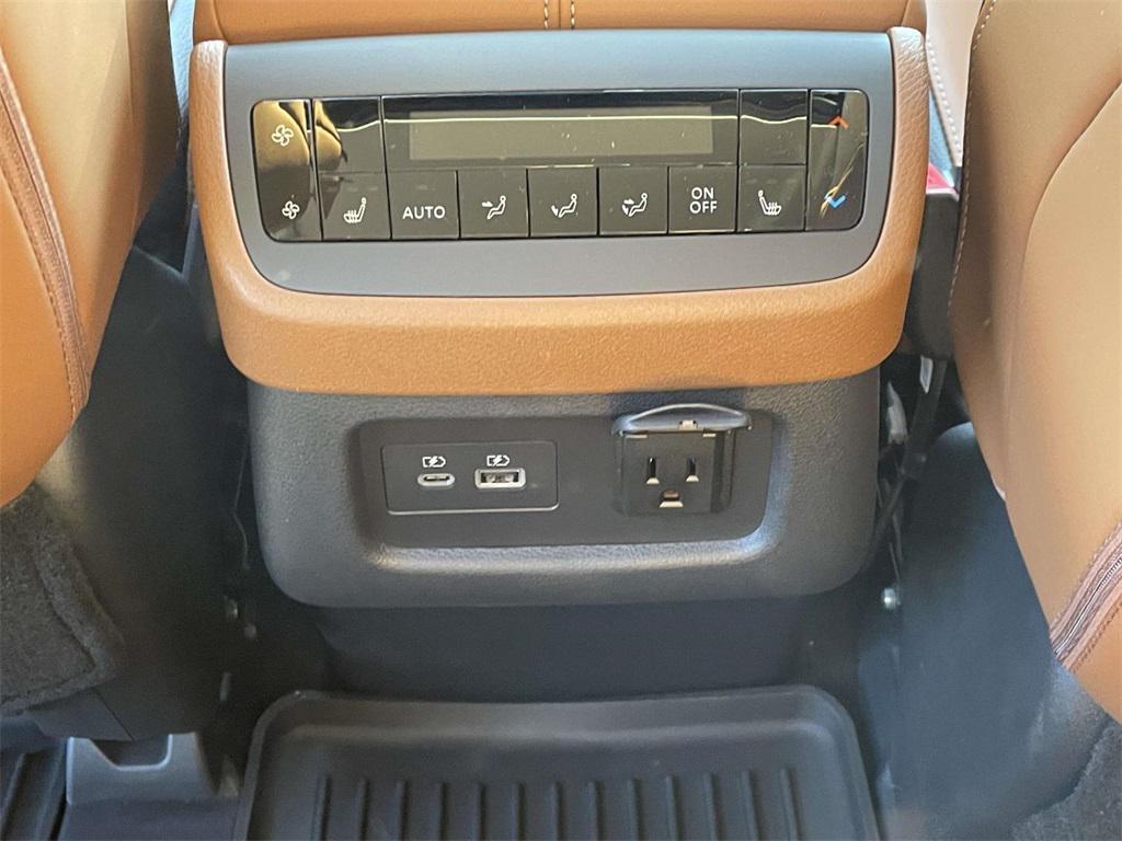 new 2025 Nissan Pathfinder car, priced at $42,656