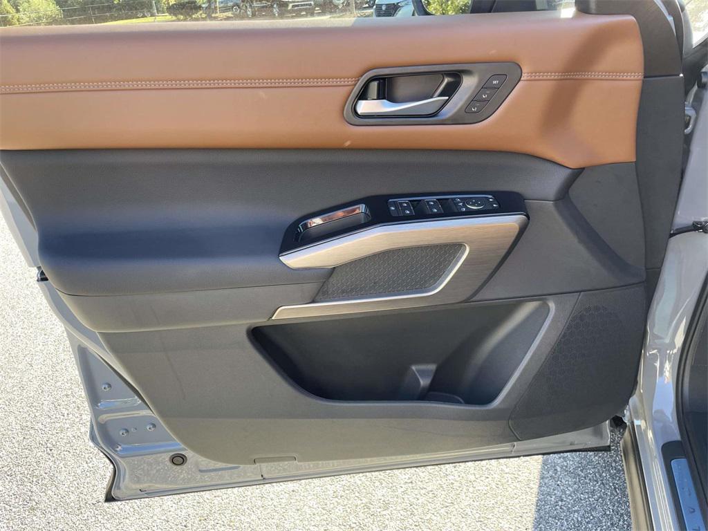 new 2025 Nissan Pathfinder car, priced at $42,656