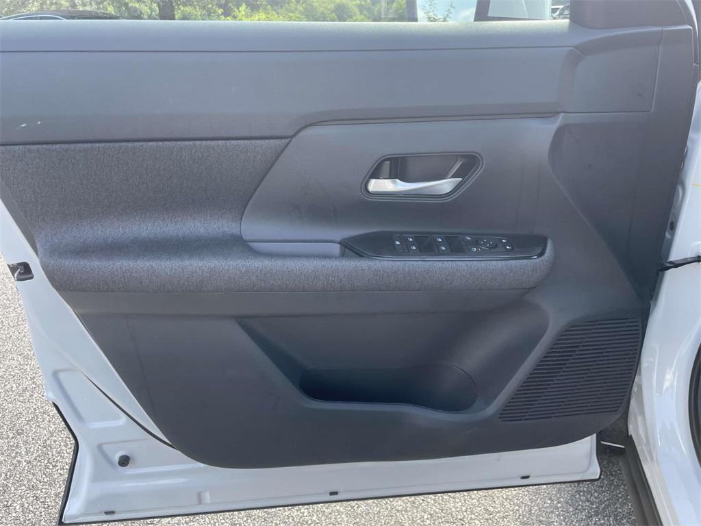 new 2025 Nissan Kicks car, priced at $23,031