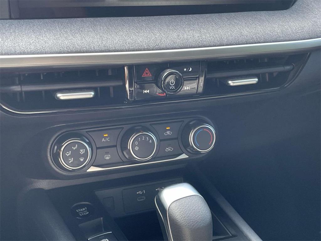 new 2025 Nissan Kicks car, priced at $23,894