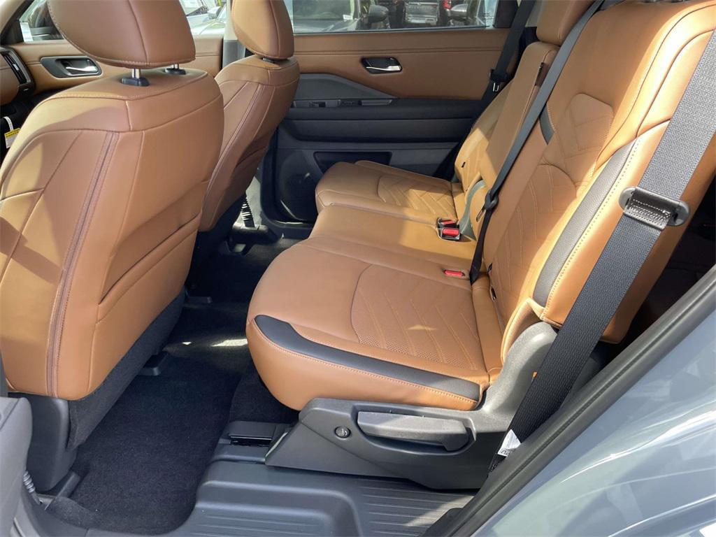 new 2025 Nissan Pathfinder car, priced at $43,084