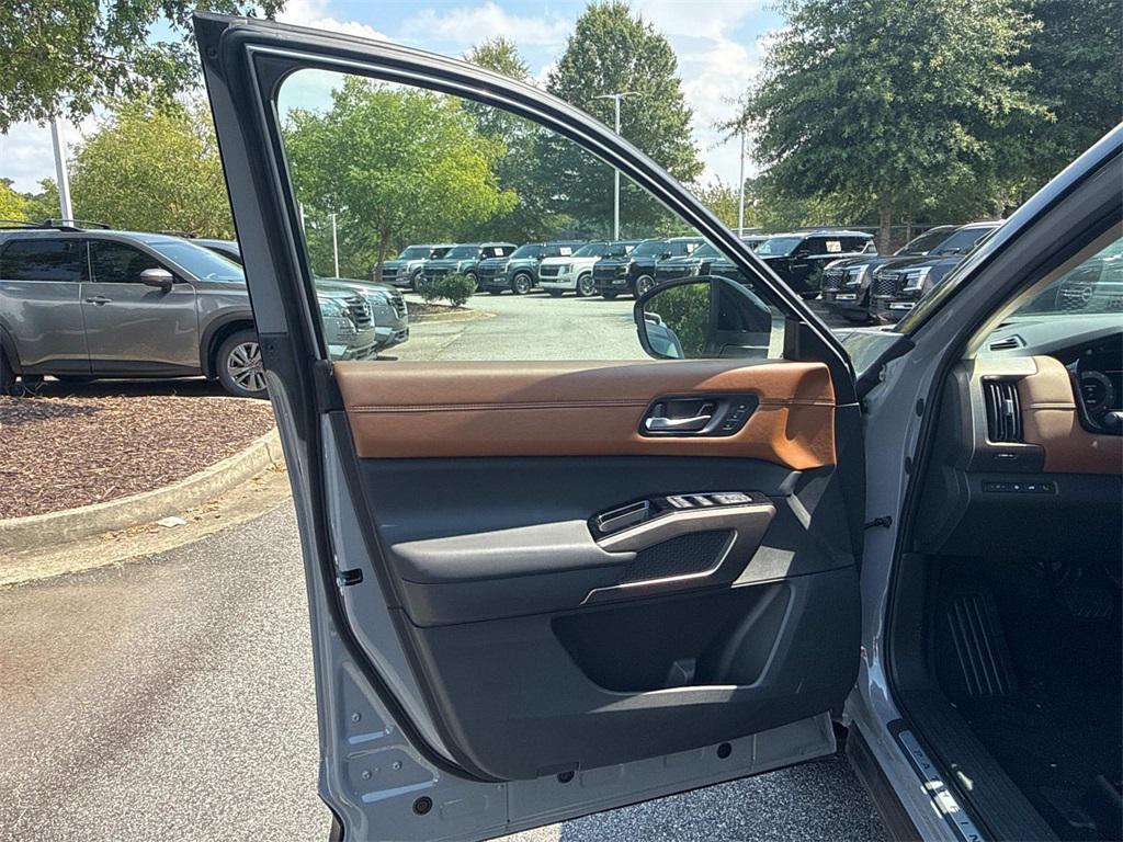 new 2025 Nissan Pathfinder car, priced at $48,084