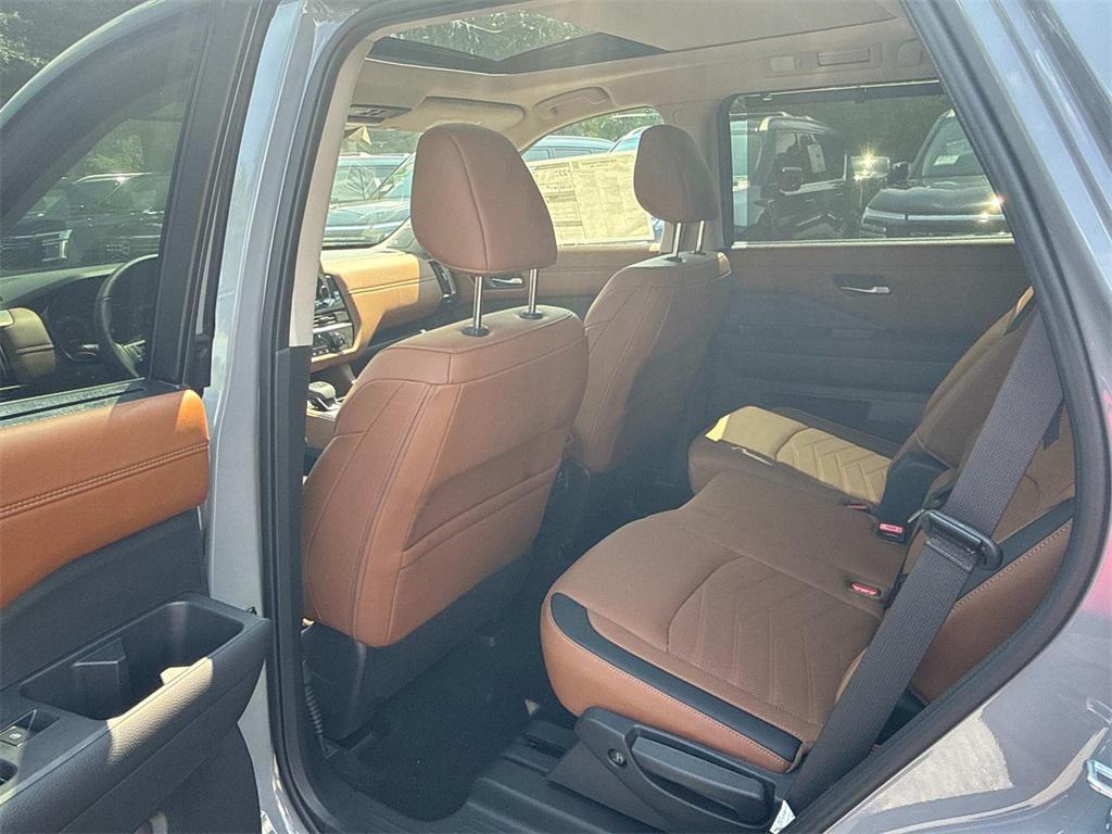 new 2025 Nissan Pathfinder car, priced at $48,084