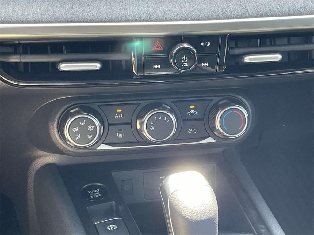 new 2025 Nissan Kicks car, priced at $23,746