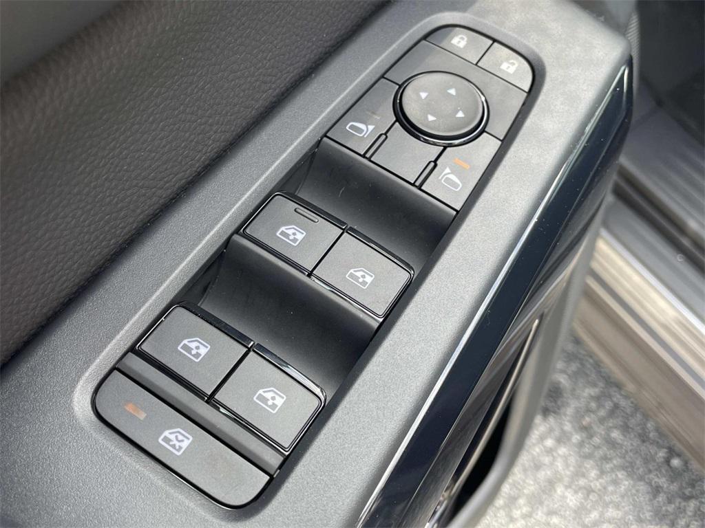 new 2025 Nissan Pathfinder car, priced at $38,112