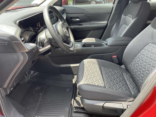 new 2025 Nissan Kicks car, priced at $24,252
