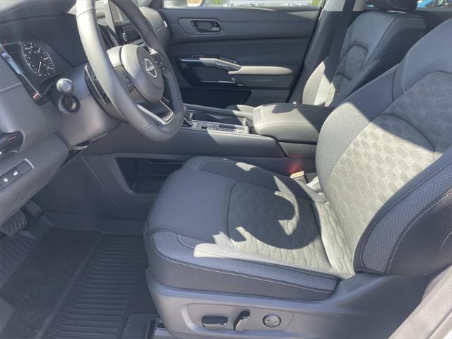 new 2025 Nissan Pathfinder car, priced at $39,254