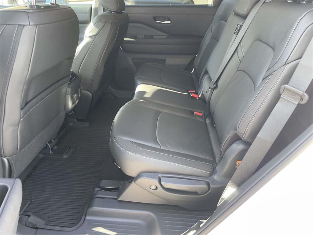 new 2025 Nissan Pathfinder car, priced at $38,467