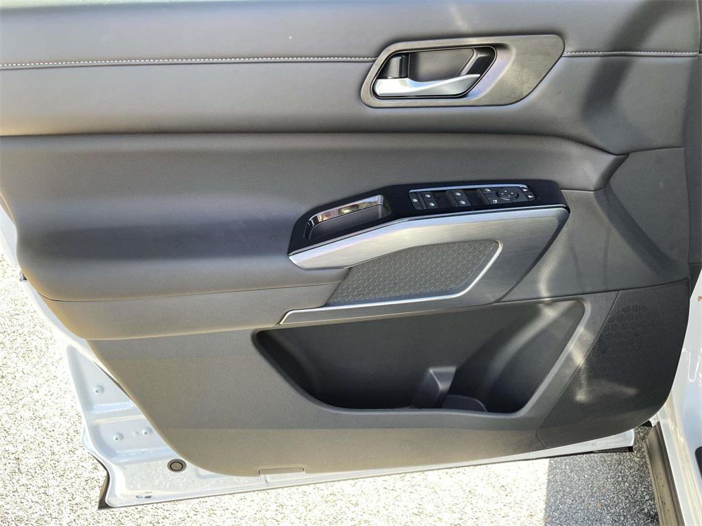 new 2025 Nissan Pathfinder car, priced at $38,467