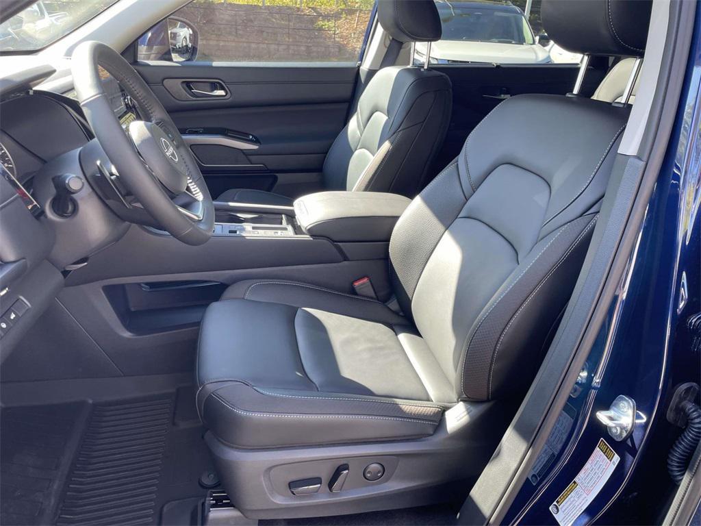new 2025 Nissan Pathfinder car, priced at $35,435