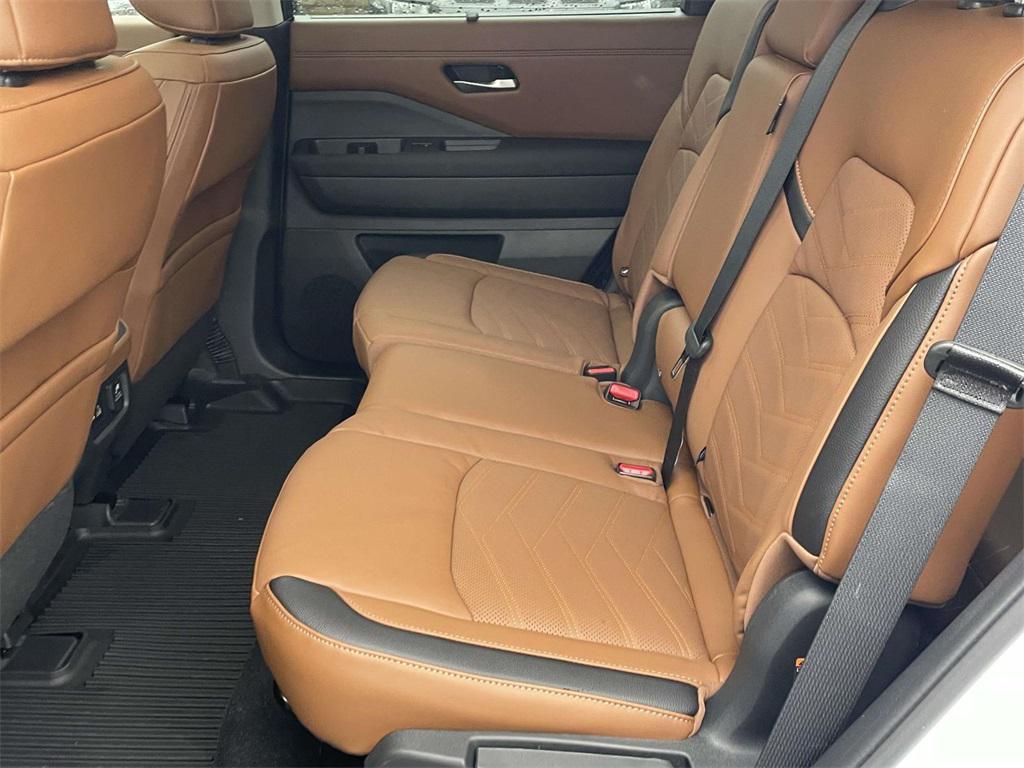 new 2025 Nissan Pathfinder car, priced at $42,784