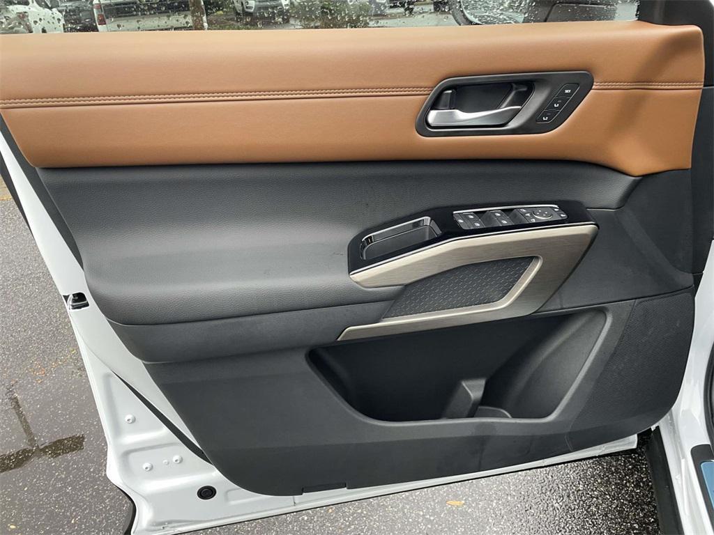 new 2025 Nissan Pathfinder car, priced at $42,784