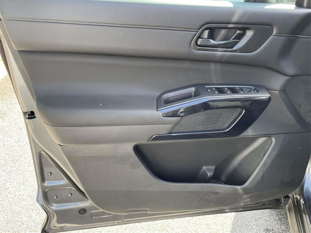 new 2025 Nissan Pathfinder car, priced at $32,612