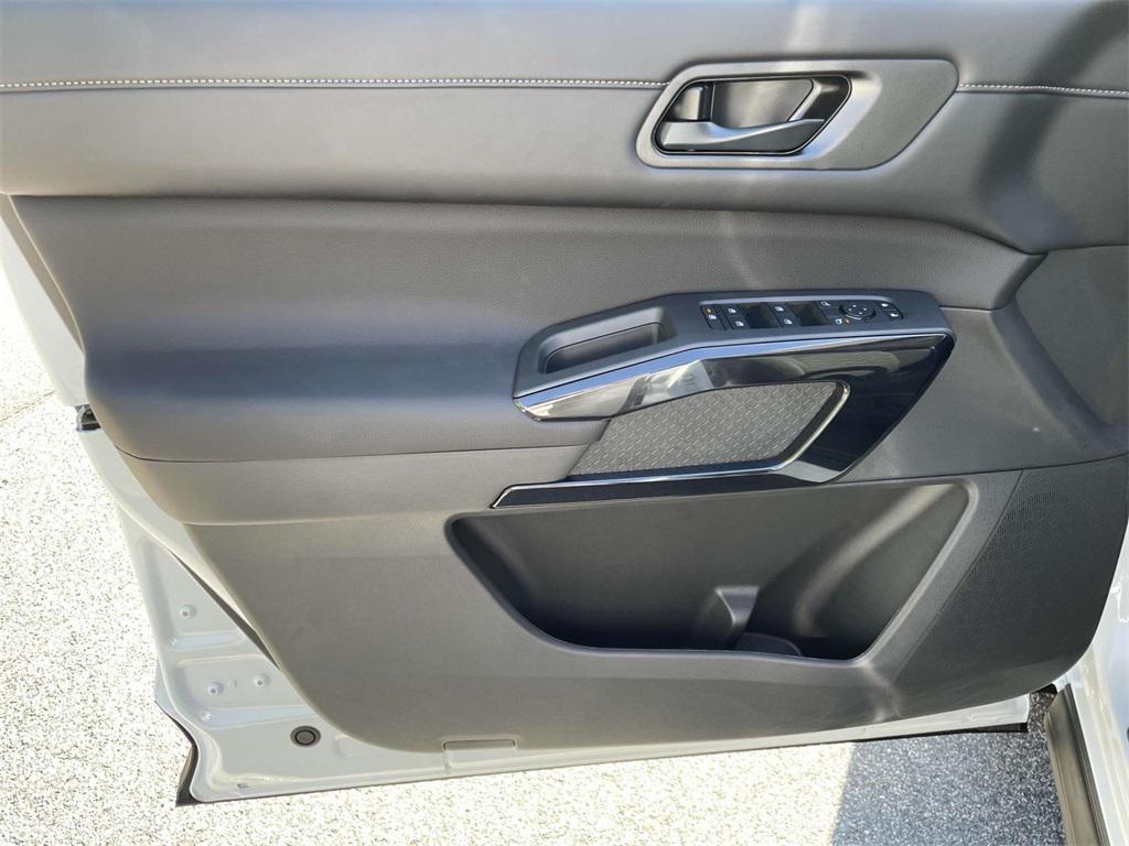 new 2025 Nissan Pathfinder car, priced at $39,107