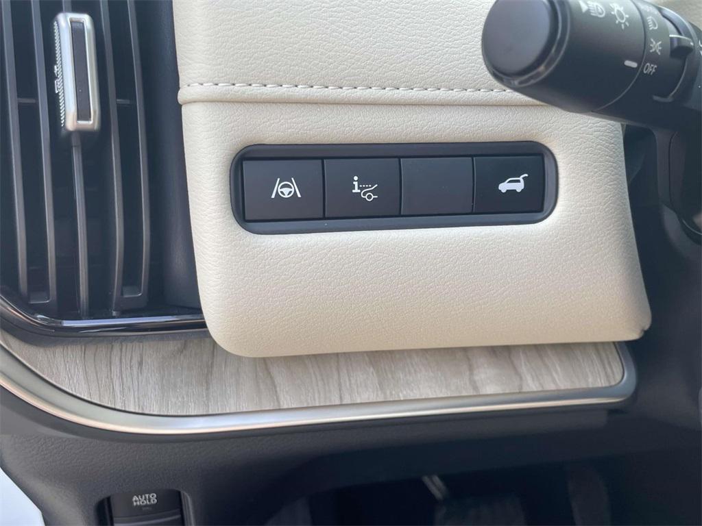 new 2025 Nissan Armada car, priced at $75,560