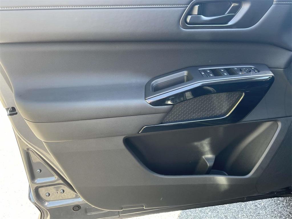 new 2025 Nissan Pathfinder car, priced at $34,757