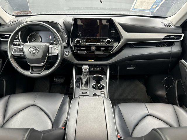 used 2023 Toyota Highlander car, priced at $31,987