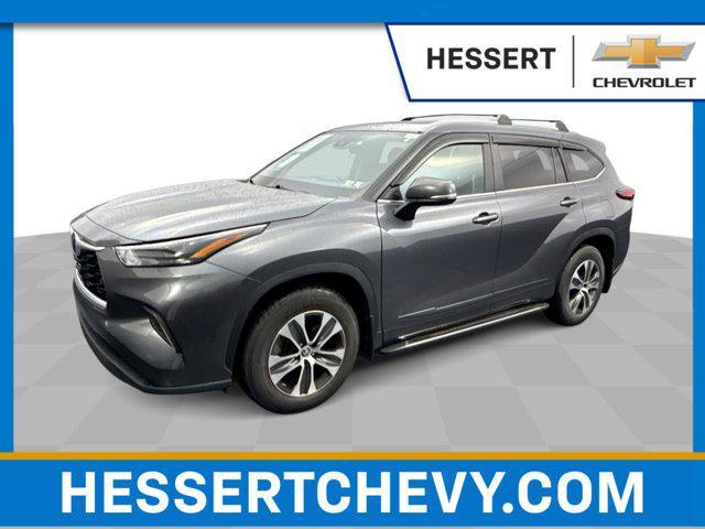 used 2023 Toyota Highlander car, priced at $31,987