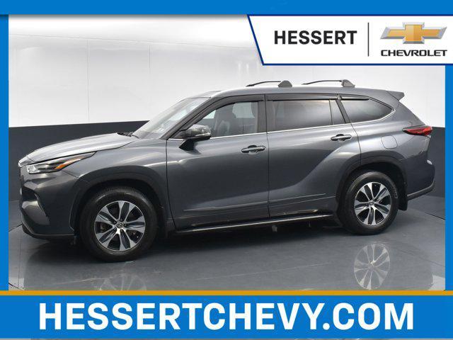 used 2023 Toyota Highlander car, priced at $32,987