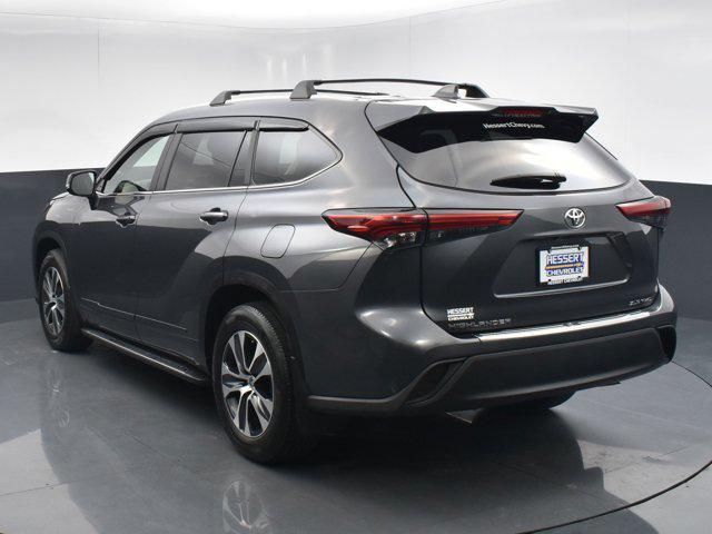 used 2023 Toyota Highlander car, priced at $32,987