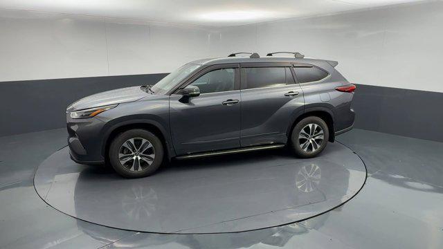 used 2023 Toyota Highlander car, priced at $31,987