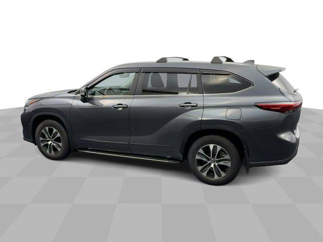 used 2023 Toyota Highlander car, priced at $31,987