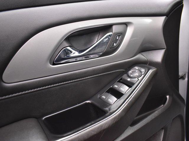 used 2023 Chevrolet Traverse car, priced at $28,387
