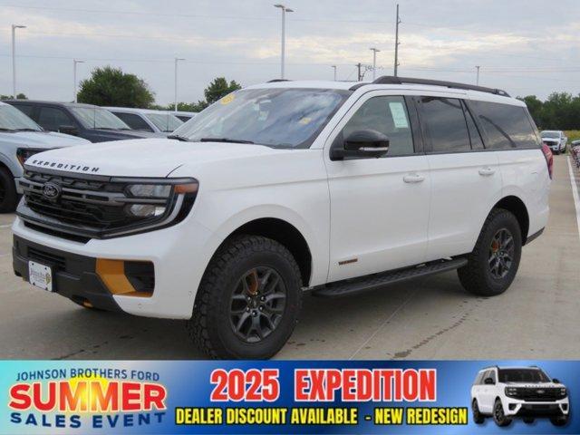 new 2025 Ford Expedition car, priced at $82,816