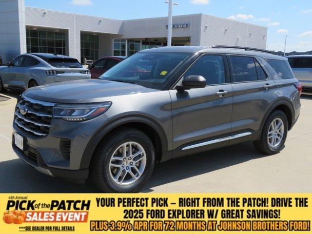 new 2025 Ford Explorer car, priced at $40,589