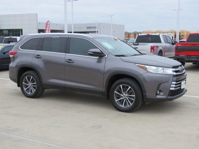 used 2019 Toyota Highlander car, priced at $21,870