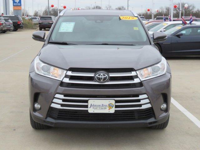 used 2019 Toyota Highlander car, priced at $21,870