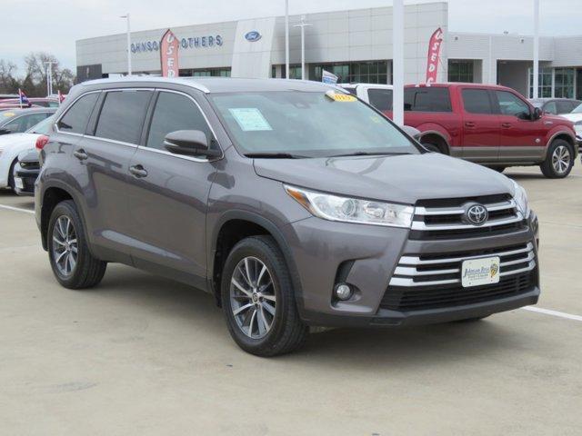 used 2019 Toyota Highlander car, priced at $21,870