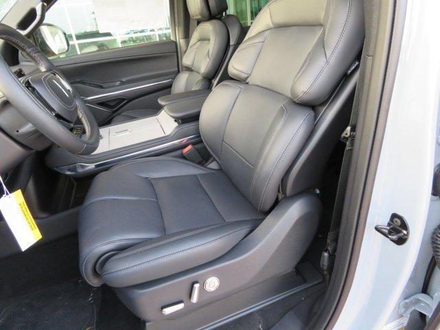 new 2025 Lincoln Navigator L car