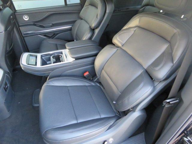 new 2025 Lincoln Navigator L car